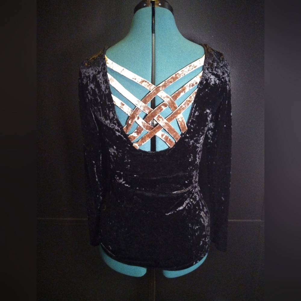 🖤 🎃 Crushed velvet shirt
